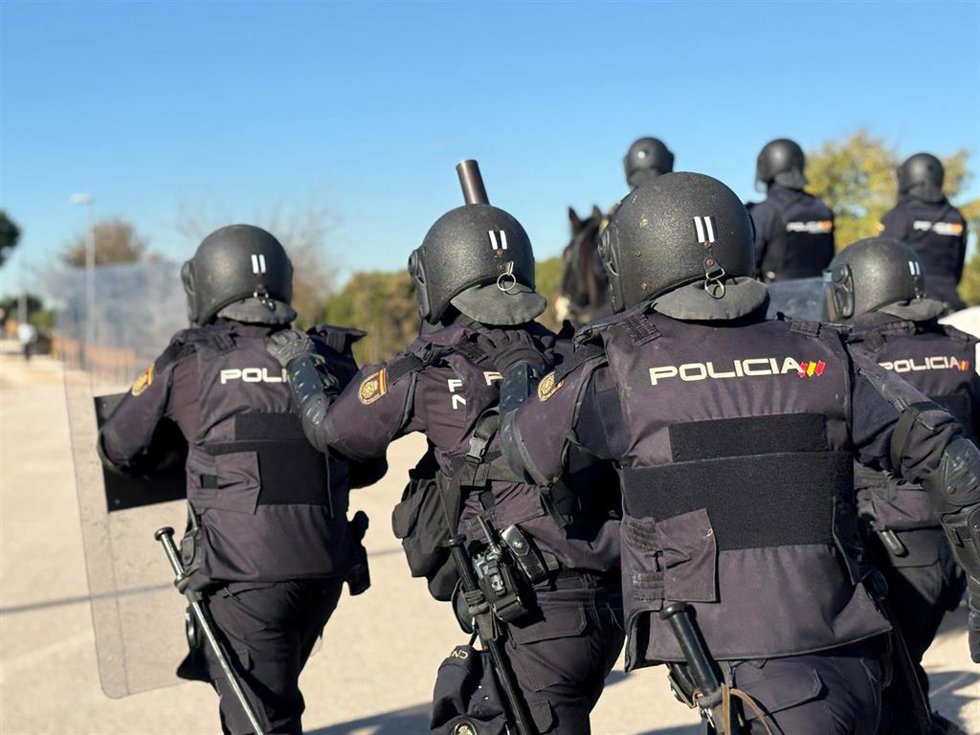 Más de 300 agentes se sumarán a la UIP tras las "exigentes" pruebas: uno de cada tres abandona durante la formación