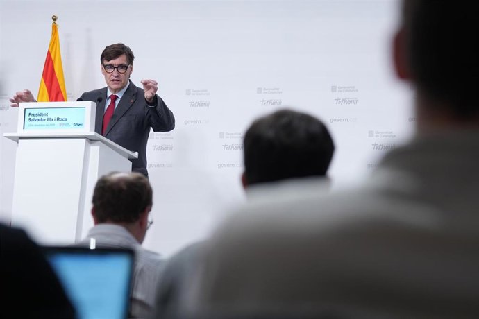 El presidente de la  Generalitat de Catalunya, Salvador Illa, durante una rueda de prensa tras la reunión del Consell Executiu, en el Palau de la Generalitat, a 23 de diciembre de 2025, en Barcelona, Catalunya (España)
