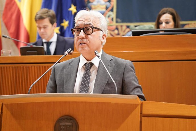 El consejero de Agricultura, Ganadería y Alimentación, Javier Rincón, en la sesión de este martes, 23 de diciembre.