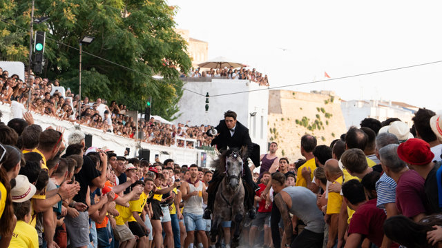 Juego de S’Ensortilla en las fiestas de Sant Joan