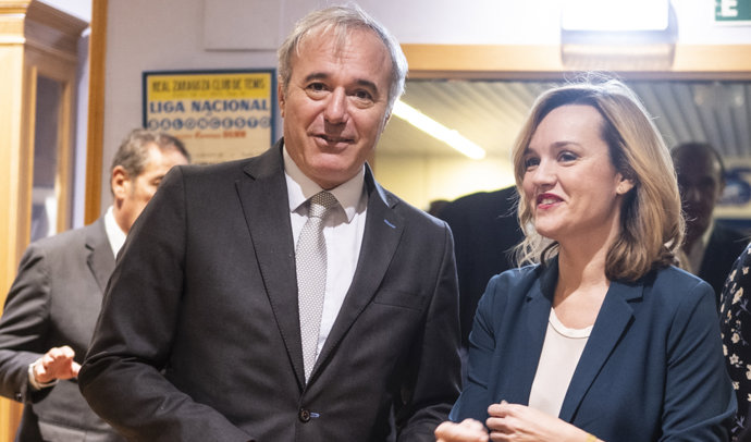 El presidente del Gobierno de Aragón, Jorge Azcón y la ministra de Educación y Formación Profesional, Pilar Alegría, a su llegada al partido de baloncesto de la Selección Española contra Letonia, en el Pabellón Príncipe Felipe, a 22 de febrero de 2024, 