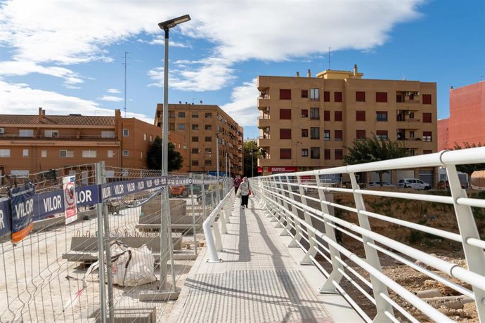 Archivo - Transportes reabre al tráfico rodado y peatonal el Pont Nou de Paiporta, dañado por la DANA, tras una inversión de 1,6 millones de euros