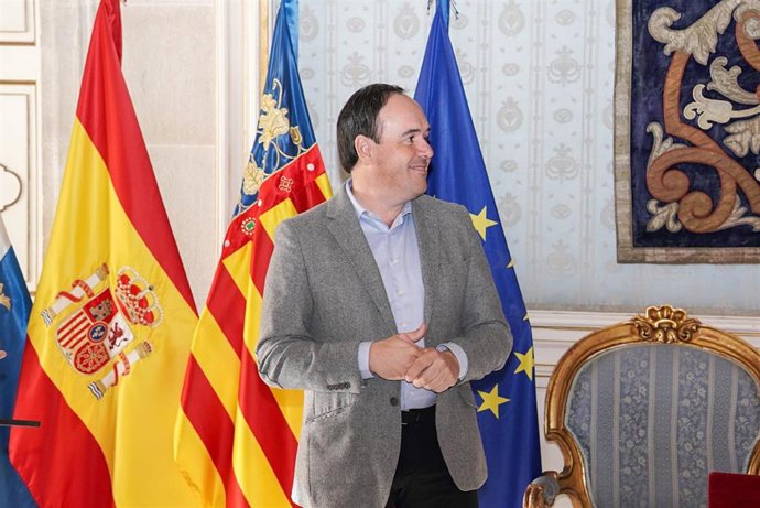El 'president' de la Generalitat, Juanfran Pérez Llorca, este martes durante una visita al Ayuntamiento de Alicante