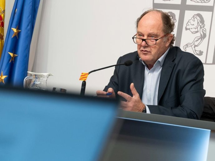Antonio Villacampa en la rueda de prensa para explicar los procesos selectivos publicados este martes en el BOA.