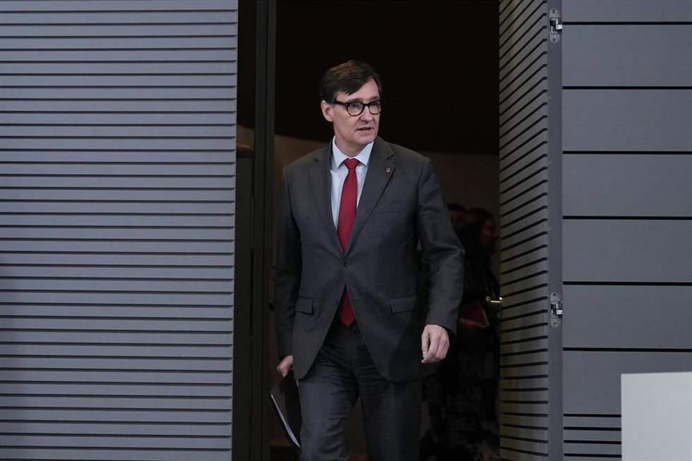 El presidente de la  Generalitat de Catalunya, Salvador Illa, a su llegada a una rueda de prensa tras la reunión del Consell Executiu, en el Palau de la Generalitat, a 23 de diciembre de 2025, en Barcelona