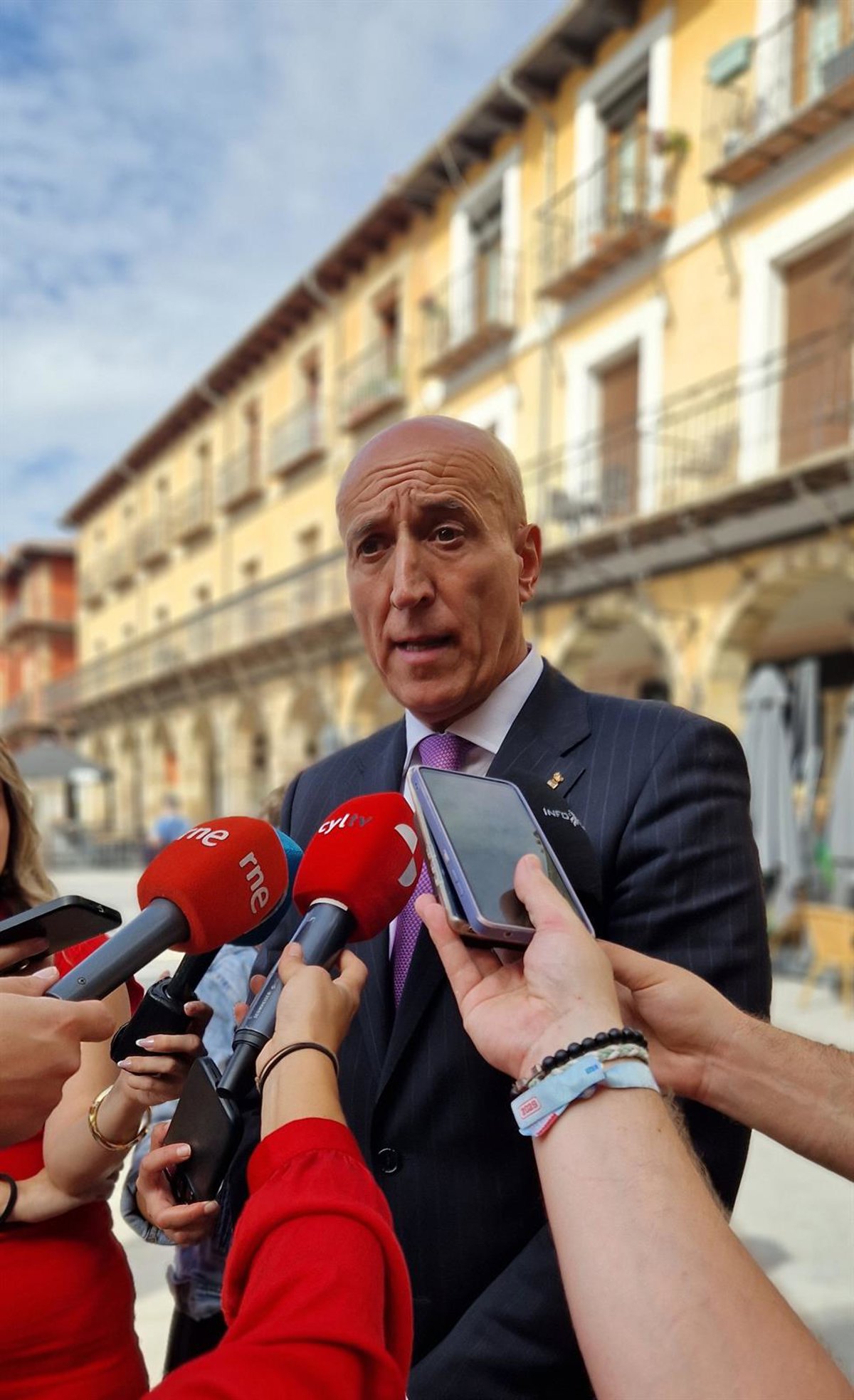 Diez (León) pide al PSOE que considere la opción de abstenerse en Extremadura para que el PP gobierne sin Vox