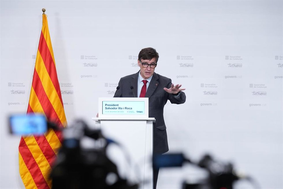 El presidente de la  Generalitat de Catalunya, Salvador Illa, durante una rueda de prensa tras la reunión del Consell Executiu, en el Palau de la Generalitat, a 23 de diciembre de 2025, en Barcelona, Catalunya (España)