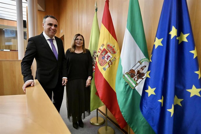 El presidente de la Diputación de Granada, Francis Rodríguez, y la diputada provincial de Economía, Ana Molina