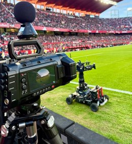 Imagen de una cámara Blackmagic en un estadio de LaLiga