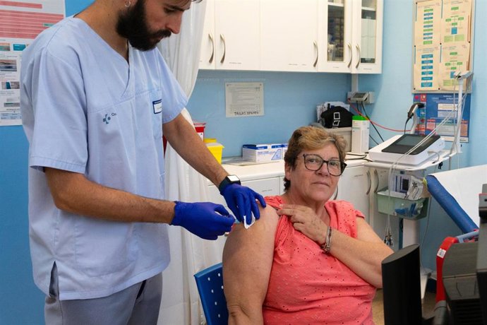 Archivo - Desde que el pasado 6 de octubre Osakidetza inició la campaña de vacunación antigripal, 202.015 personas han sido ya inmunizadas