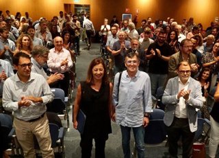 La secretaria general del PSIB-PSOE, Francina Armengol, y el expresidente del Govern Francesc Antich