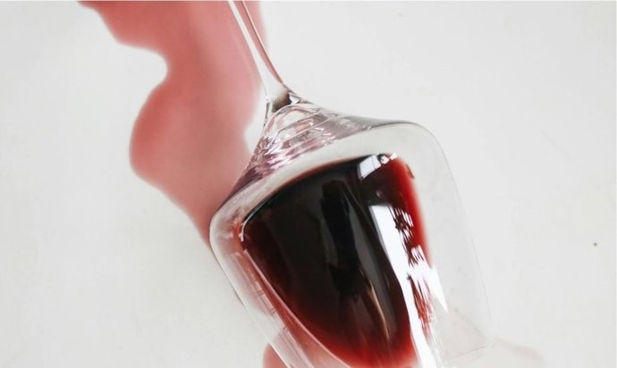 Cómo quitar manchas de vino tinto y otras marcas comunes en Navidad