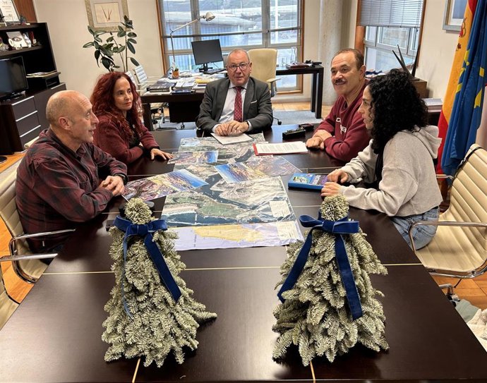 Encuentro entre la Autoridad Portuaria de Avilés e IU Avilés.