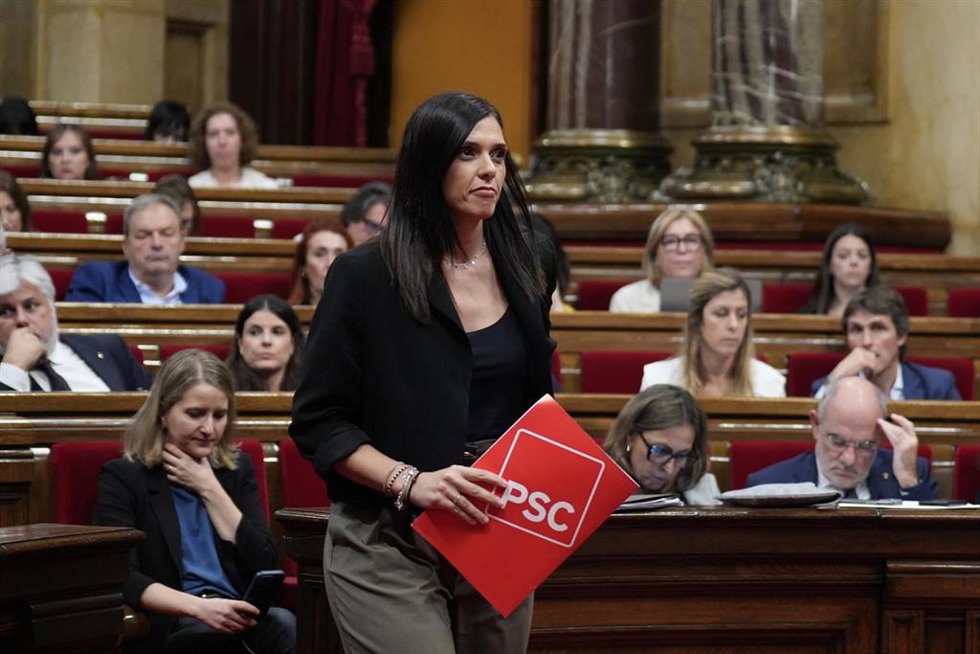 Archivo - La diputada del PSC en el Parlament Elena Díaz, interviene durante la tercera jornada del Debate de Política General, en el Parlament de Catalunya, a 9 de octubre de 2025, en Barcelona, Catalunya (España). 