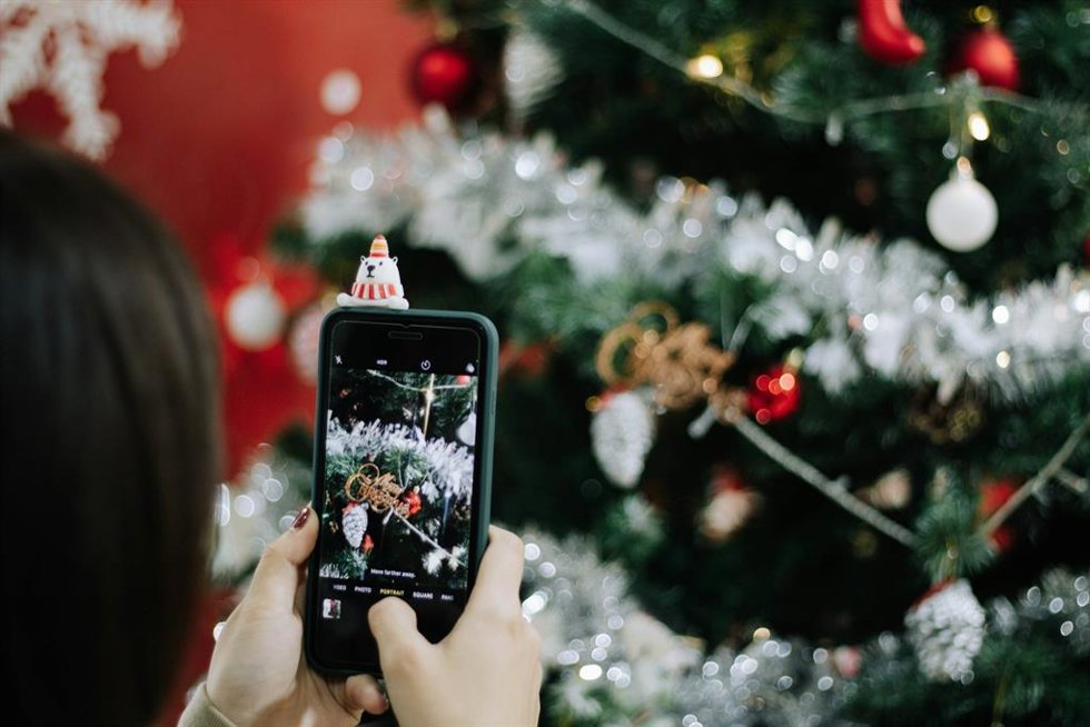 El truco de WhatsApp para felicitar la Navidad a todos sin crear grupos (y qué escribir para no repetir siempre lo mismo)