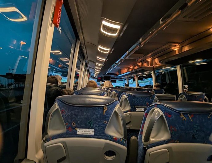 Archivo - Transporte público.