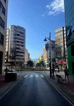 Archivo - Imagen de una de las calles céntricas de Ponferrada (León), donde se acometerá la modernización del alumbrado público y la rehabilitación de las piscinas municipales 'Lydia Valentín'.