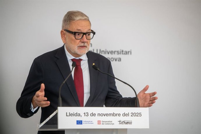 Archivo - El alcalde de Lleida, Fèlix Larrosa, durante la inauguración del nuevo edificio de consultas externas del Hospital Arnau de Vilanova, a 13 de noviembre de 2025