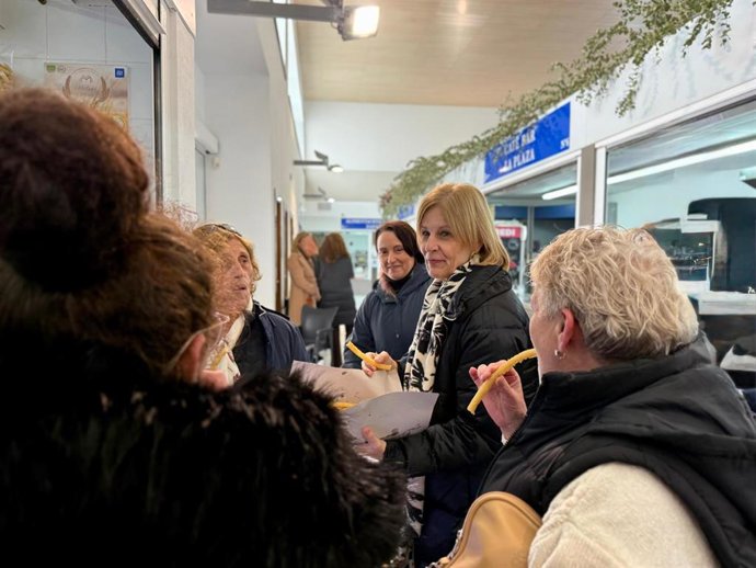 La alcaldesa de Jerez, María José García-Pelayo, en el mercado de Federico Mayo.