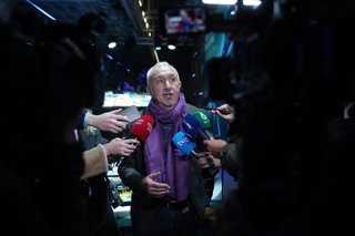 El secretario general de UGT, Pepe Álvarez, atiende a los medios.