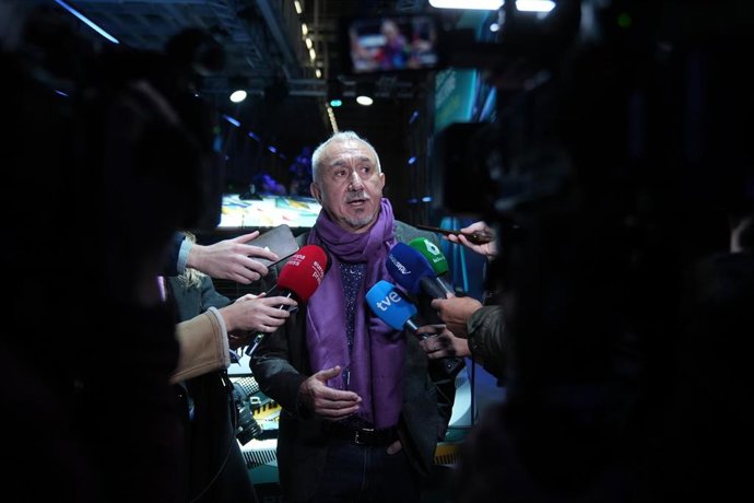 El secretario general de UGT, Pepe Álvarez, atiende a los medios.