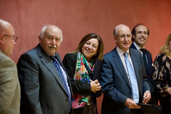 Foto del acuerdo con la Junta para la jubilación anticipada de los profesores de la concertada.