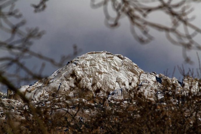 Solsticio de invierno en Pico del Yelmo, a 21 de diciembre de 2025, en La Pedriza, Sierra de Guadarrama, Madrid (España).