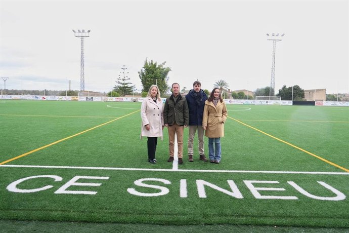 Inaugurado el nuevo césped del campo de fútbol del polideportivo de Sineu