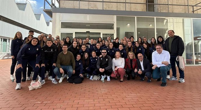 Visita de la delegación del Real Jaén CF Femenino a la sede central de Macrosad.