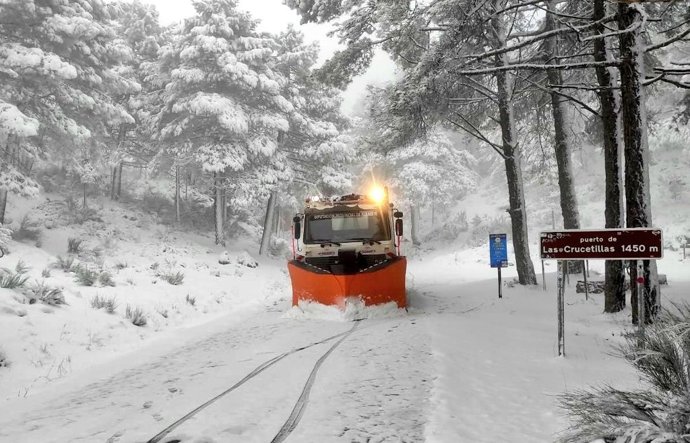 Máquinas quitanieves en la provincia de Albacete.