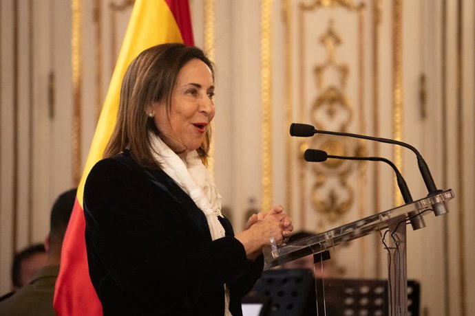 La ministra de Defensa, Margarita Robles, durante el acto de imposición de condecoraciones, en el Cuartel General del Ejército de Tierra, a 5 de diciembre de 2025, en Madrid (España). Robles ha entregado la medalla conmemorativa de las operaciones con mot