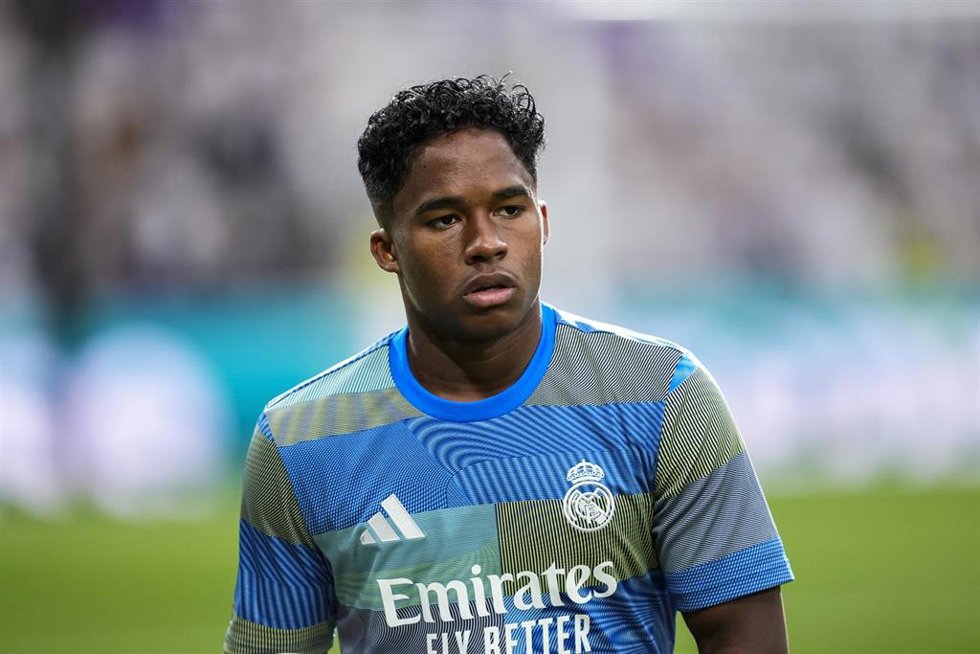 Archivo - Endrick, en un calentamiento con el Real Madrid.