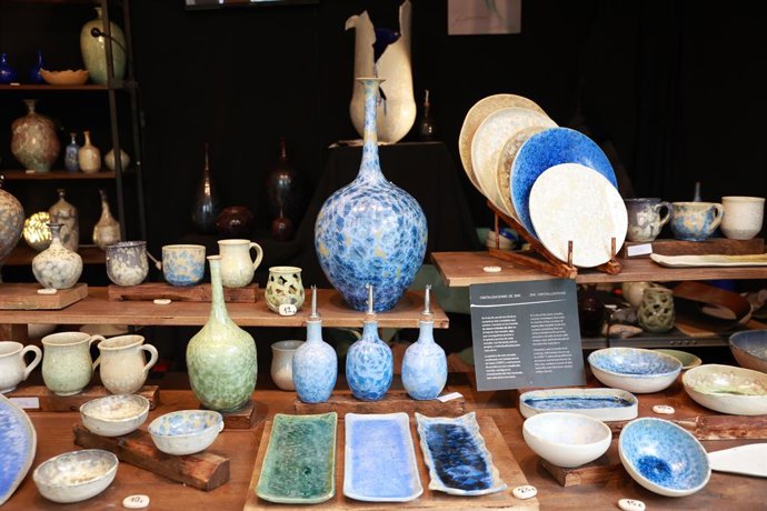 Imagen de la Feria de Artesanía Creativa de Sevilla en su 26ª edición. A 23 de diciembre de 2025, en Sevilla (Andalucía, España). La Feria de Artesanía Creativa de Sevilla se presenta en su convocatoria navideña afianzándose  como uno de los eventos más d