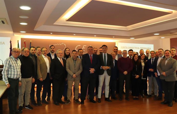Asistentes a la junta directiva de la CEJ.