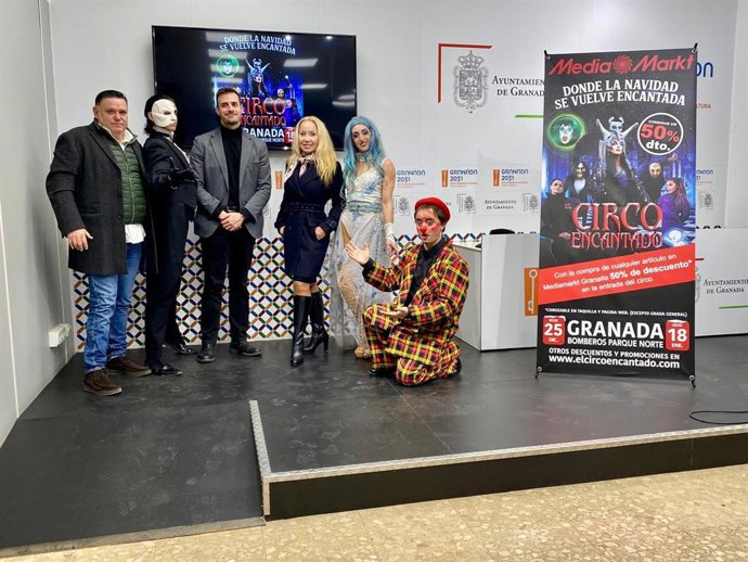 Presentación informativa de El Circo Encantado con el concejal de Juventud de Granada, Fernando Parra