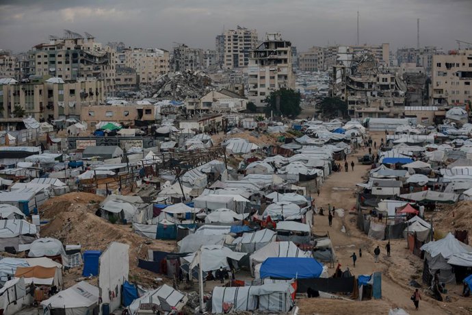 December 19, 2025, Gaza City, Gaza Strip, Palestinian Territory: General views of displaced persons' tents on the Gaza City beach. The displaced suffer doubly from the ravages of conflict and harsh weather conditions, as the tents offer no protection from