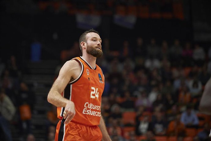 Archivo - Matt Costello, en un partido del Valencia Basket.