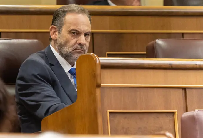 José Luis Ábalos durante una sesión de control al Gobierno en el Congreso de los Diputados, a 22 de octubre de 2025, en Madrid (España).