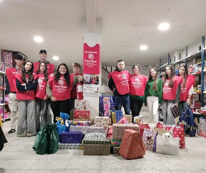 Voluntariado participante en la campaña de Navidad de Cáritas.
