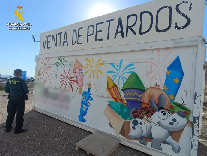 Imagen de un establecimiento de venta de petardos.