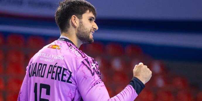 El portero Álvaro Pérez durante un partido del ABANCA Ademar León