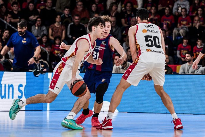 Archivo - Lucas Langarita of Casademont Zaragoza in action during the ACB Liga Endesa, match played between FC Barcelona and Casademont Zaragozaza at Palau Blaugrana on March 03, 2024 in Barcelona, Spain.