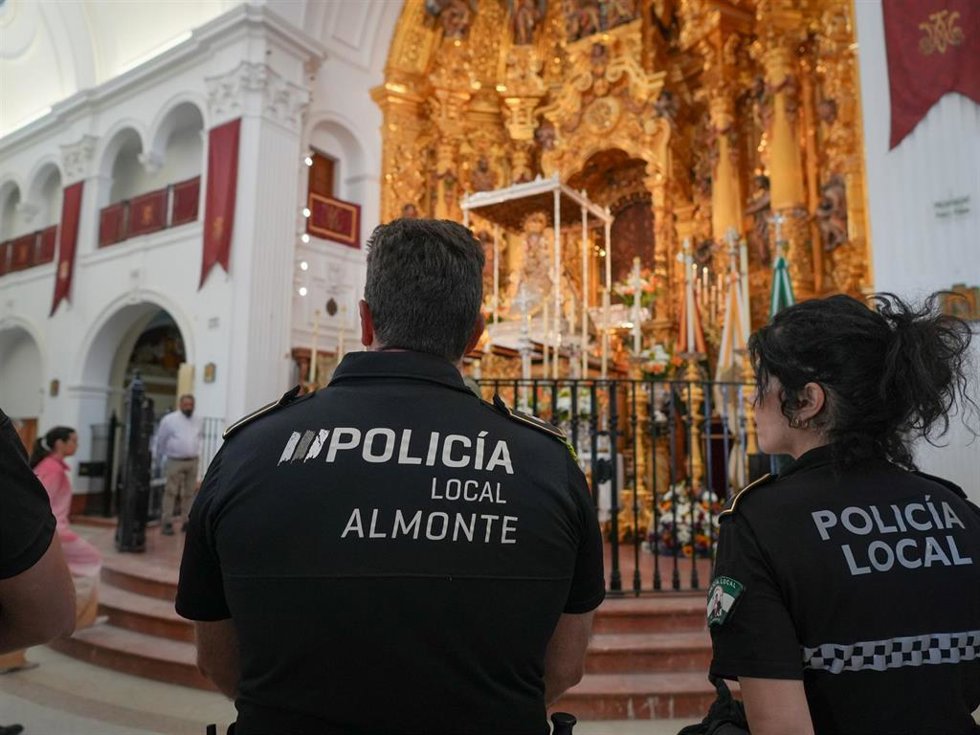 Dispositivo policial en El Rocío.