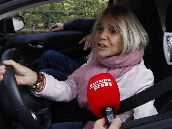 Eugenia Martínez de Irujo y Narcís Rebollo salen del Palacio de Liria el día de Nochebuena