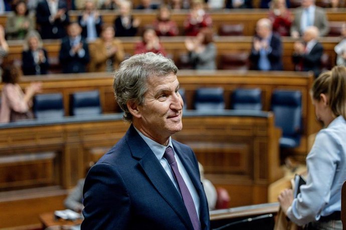 El presidente del PP, Alberto Núñez Feijóo, durante una sesión plenaria en el Congreso, a 11 de diciembre de 2025, en Madrid (España).