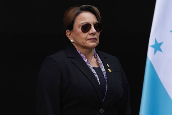 November 25, 2025, Mexico City, Mexico: Mexican President CLAUDIA SHEINBAUM PARDO, received her Honduran counterpart, XIOMARA CASTRO, at the National Palace.