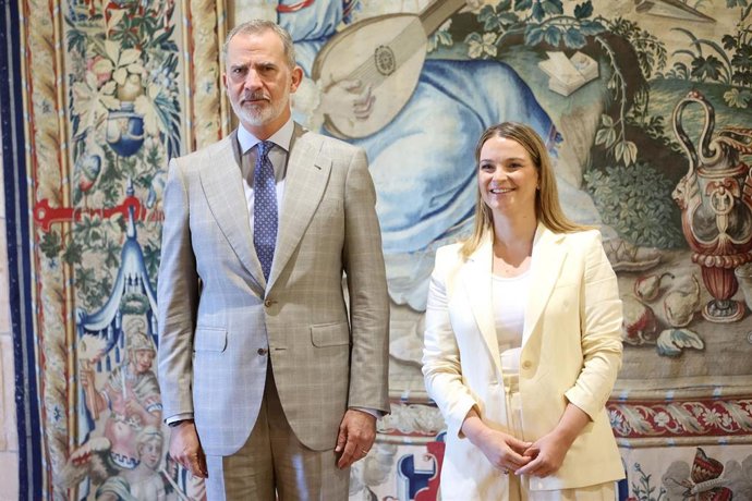 Archivo - El Rey Felipe VI, recibe en audiencia a la presidenta de las Illes Balears, Marga Prohens, en el Palacio de Marivent, a 28 de julio de 2025, en Mallorca (España).