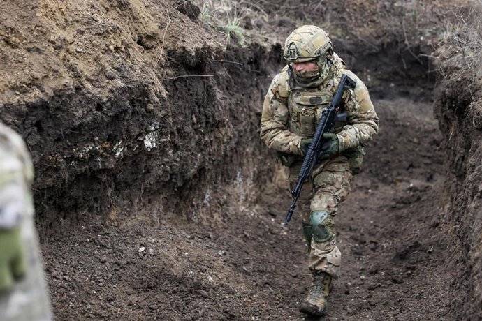 Militares de Rusia durante unas maniobras en la provincia ucraniana de Lugansk, parcialmente ocupada en el marco de la invasión lanzada en febrero de 2022 (archivo)