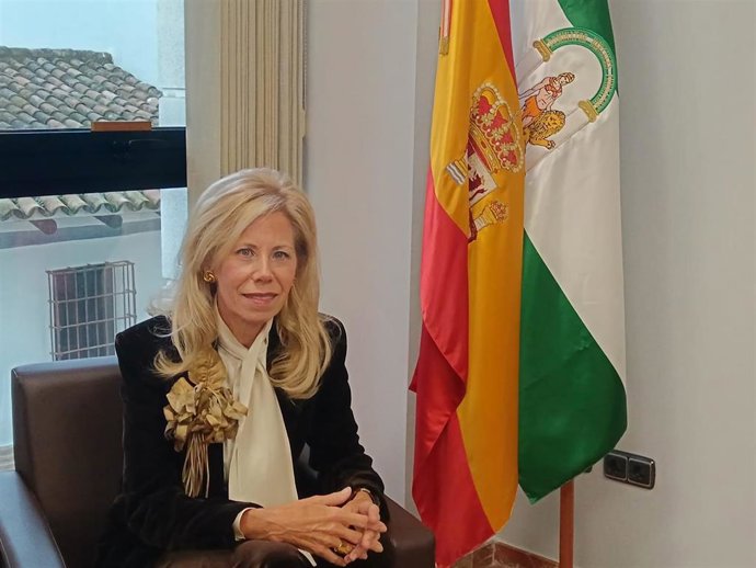 La subdelegada del Gobierno en Huelva, María José Rico, durante la entrevista.