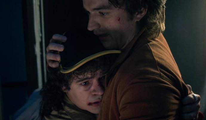 Una estrella de Stranger Things adelanta dolorosas muertes en el final de la serie: "Pillar pañuelos"